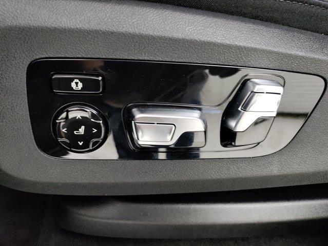 Photo of 2026 Black Sapphire Metallic BMW X7