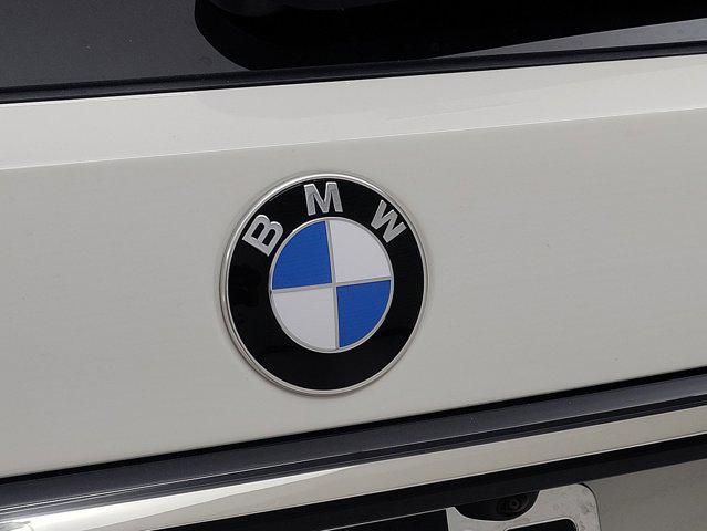 Photo of 2026 Alpine White BMW X7