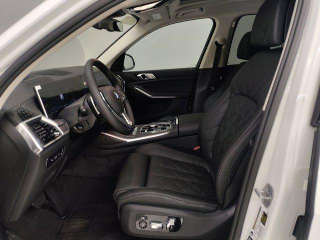 Photo of 2026 Alpine White BMW X7