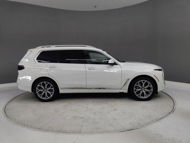 Photo of 2026 Alpine White BMW X7