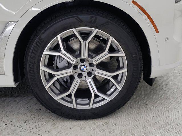 Photo of 2026 Alpine White BMW X7