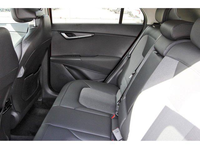 Photo of 2025 Runway Red Kia Niro