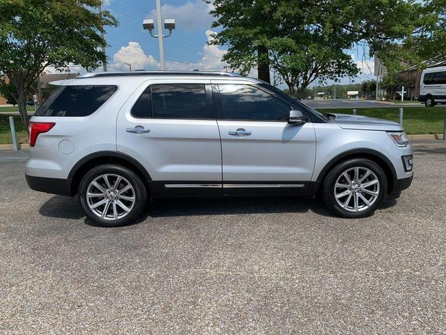 Photo of 2017 Ingot Silver Ford Explorer