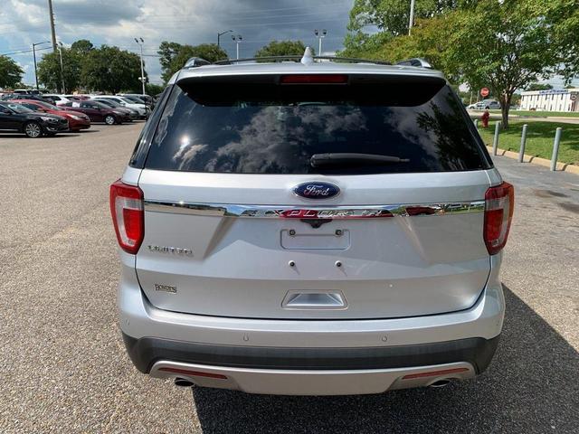 Photo of 2017 Ingot Silver Ford Explorer