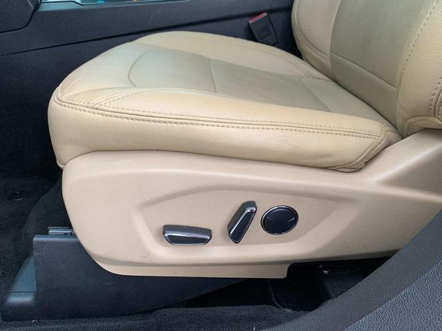 Photo of 2017 Ingot Silver Ford Explorer