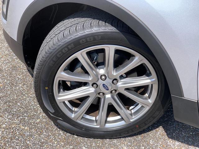 Photo of 2017 Ingot Silver Ford Explorer