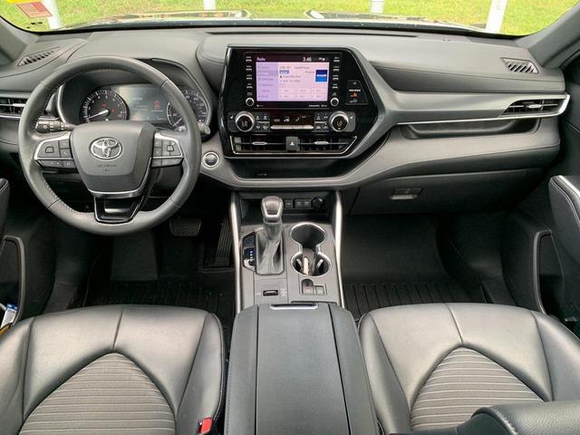 Photo of 2021 Black Toyota Highlander