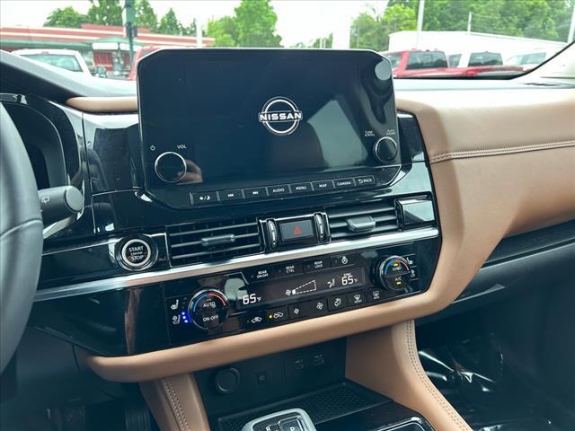 Photo of 2024 Super Black Nissan Pathfinder