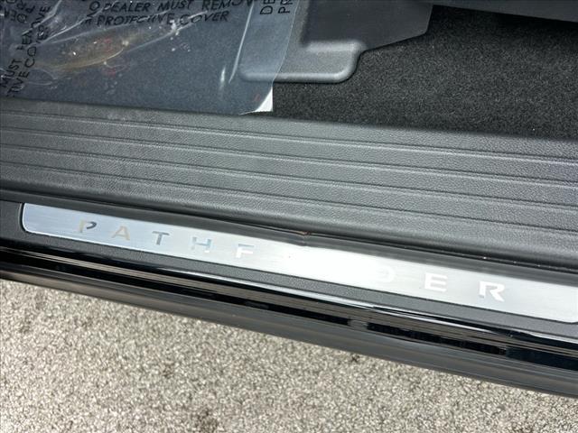 Photo of 2024 Super Black Nissan Pathfinder