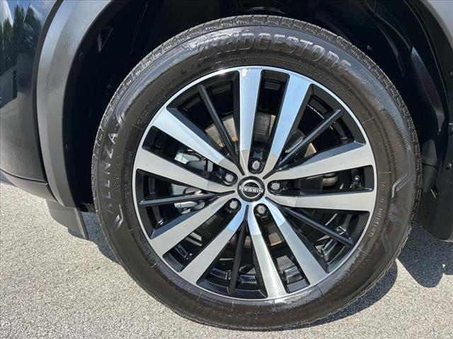 Photo of 2024 Super Black Nissan Pathfinder