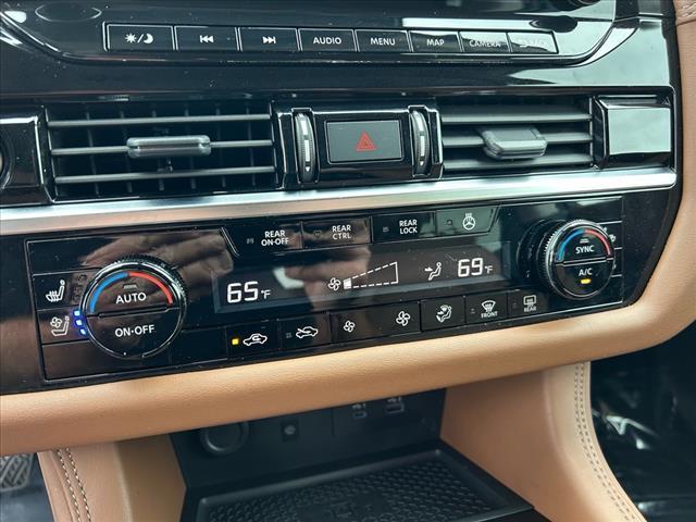 Photo of 2024 Super Black Nissan Pathfinder