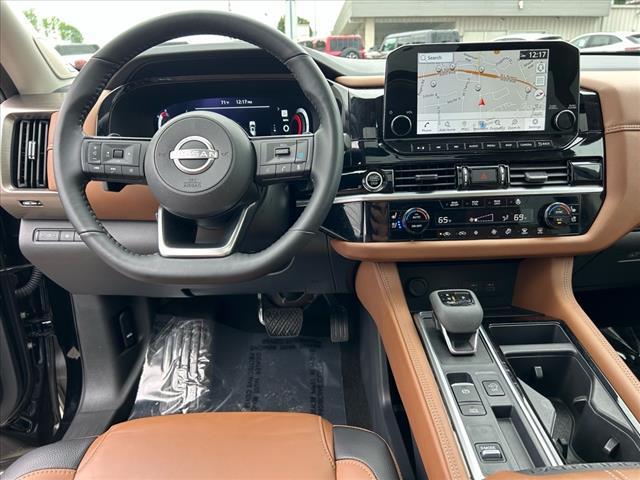 Photo of 2024 Super Black Nissan Pathfinder