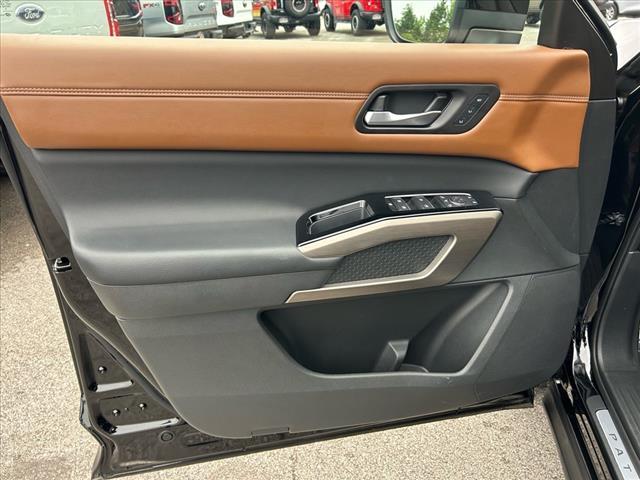 Photo of 2024 Super Black Nissan Pathfinder