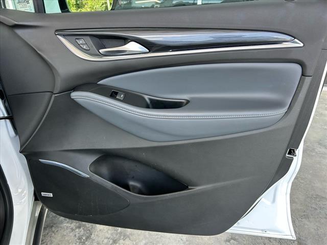 Photo of 2024 White Frost Tri-Coat Buick Enclave