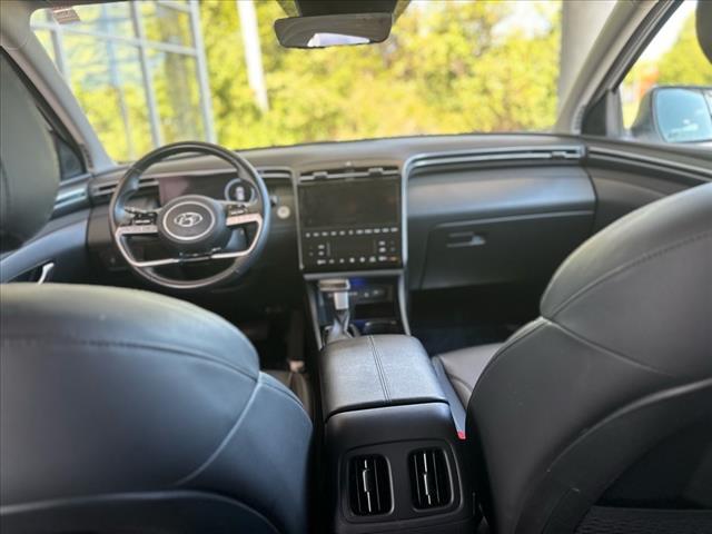 Photo of 2023 White Hyundai TUCSON