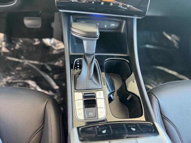 Photo of 2023 White Hyundai TUCSON