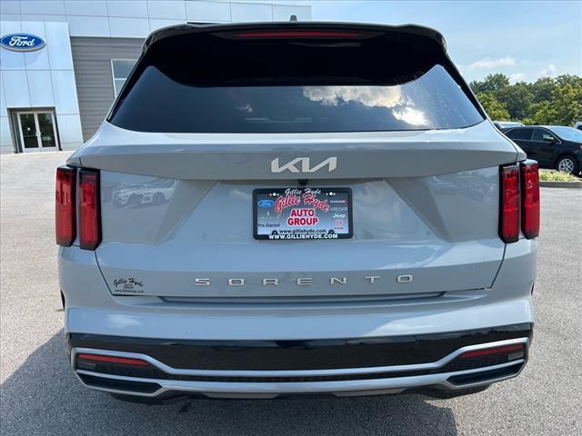 Photo of 2022 Gravity Gray Kia Sorento