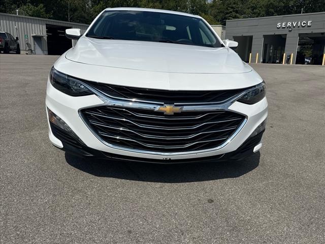 Photo of 2024 White Chevrolet Malibu