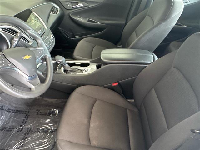 Photo of 2024 White Chevrolet Malibu