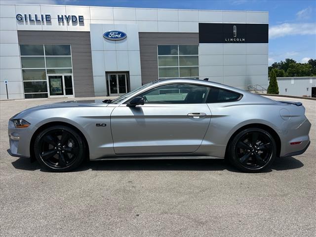Photo of 2022 Iconic Silver Metallic Ford Mustang