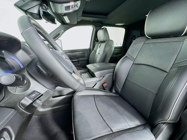 Photo of 2025 Diamond Black Crystal Pearlcoat RAM 2500