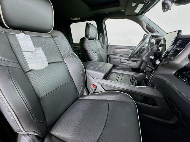 Photo of 2025 Diamond Black Crystal Pearlcoat RAM 2500