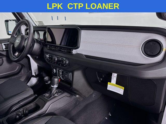 Photo of 2025 Bright White Clearcoat Jeep Gladiator