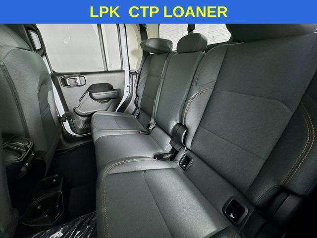 Photo of 2025 Bright White Clearcoat Jeep Gladiator