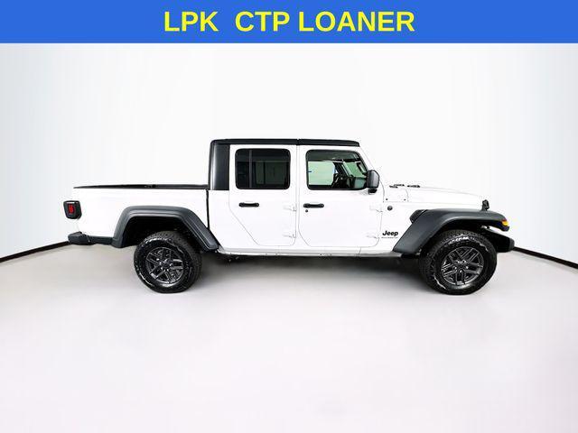 Photo of 2025 Bright White Clearcoat Jeep Gladiator