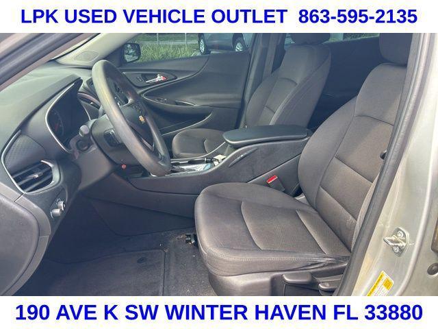 Photo of 2016 Silver Ice Metallic Chevrolet Malibu