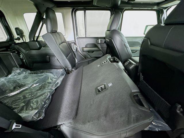 Photo of 2025 Granite Crystal Metallic Clearcoat Jeep Wrangler