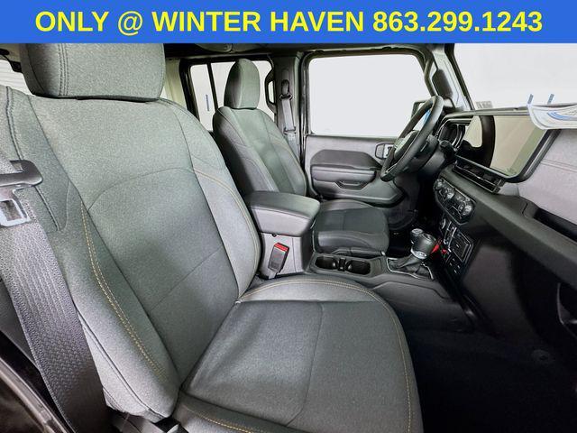 Photo of 2025 Black Clearcoat Jeep Wrangler