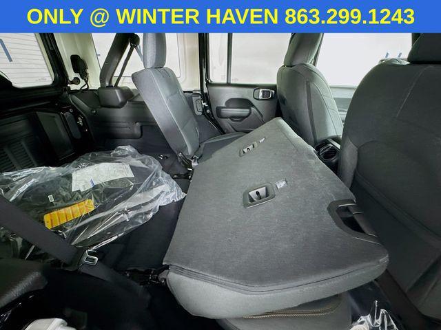 Photo of 2025 Black Clearcoat Jeep Wrangler