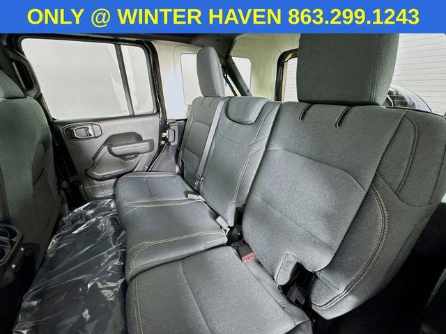 Photo of 2025 Black Clearcoat Jeep Wrangler