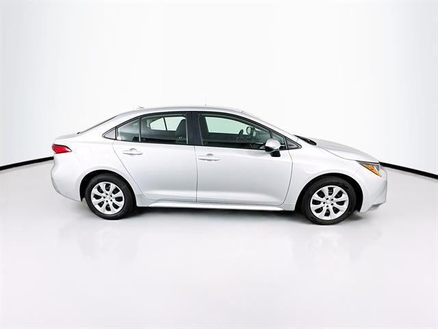 Photo of 2022 Classic Silver Metallic Toyota Corolla