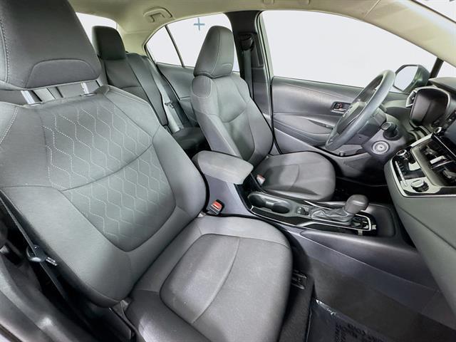 Photo of 2022 Classic Silver Metallic Toyota Corolla