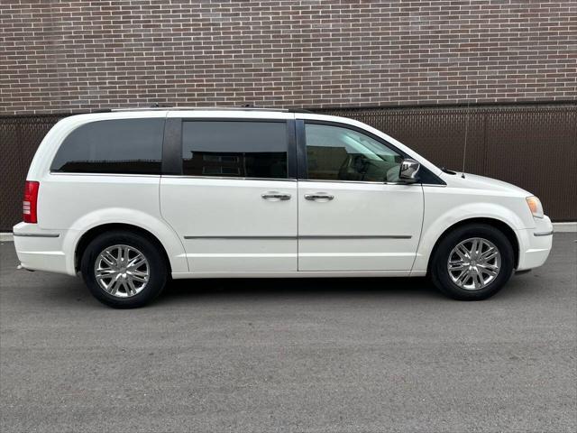 2008 Chrysler Town & Country