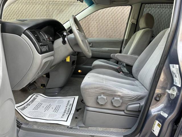 Photo of 2006 Galaxy Gray Mazda MPV