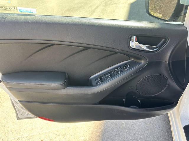 Photo of 2016 White Kia Forte