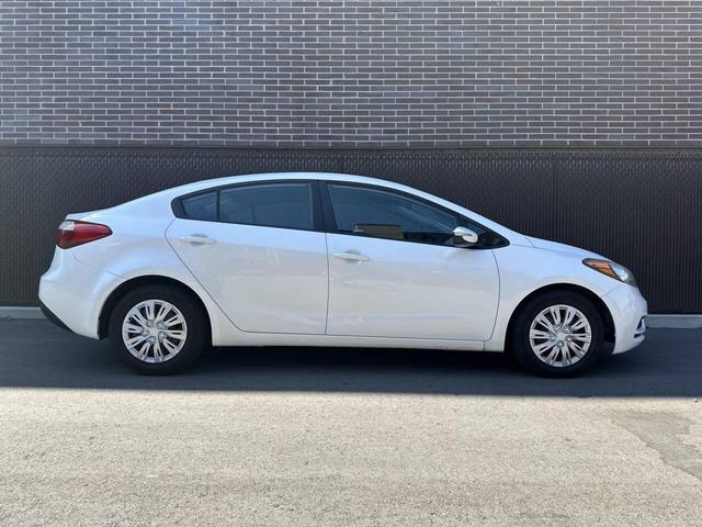Photo of 2016 White Kia Forte