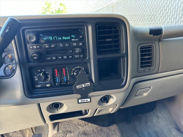 Photo of 2003 Summit White GMC Yukon XL