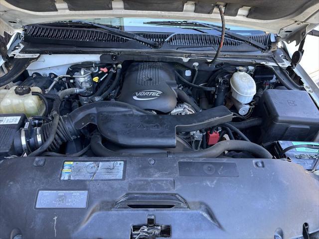 Photo of 2003 Summit White GMC Yukon XL
