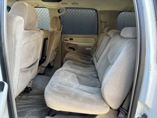 Photo of 2003 Summit White GMC Yukon XL