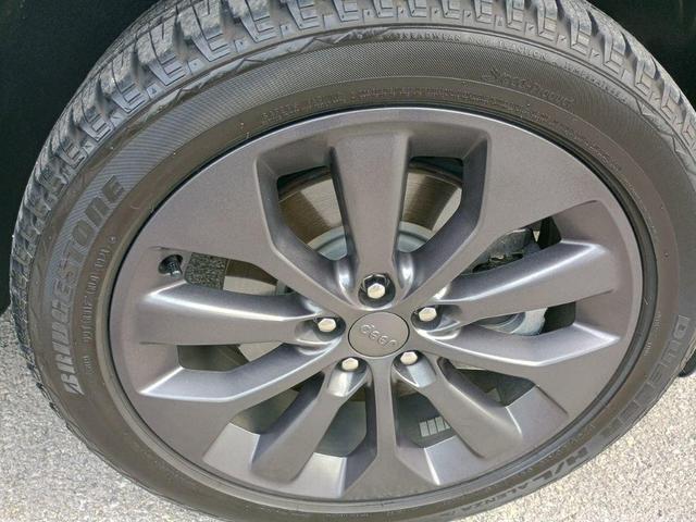 Photo of 2021 Bright White Clearcoat Jeep Cherokee