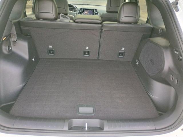 Photo of 2021 Bright White Clearcoat Jeep Cherokee