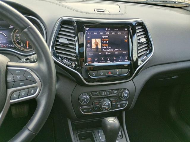 Photo of 2021 Bright White Clearcoat Jeep Cherokee