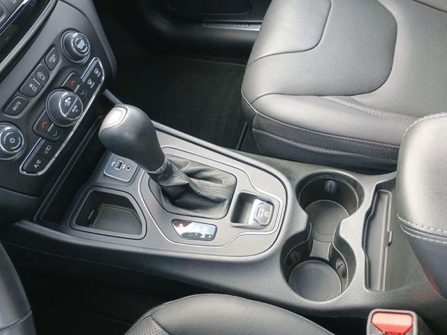 Photo of 2021 Bright White Clearcoat Jeep Cherokee