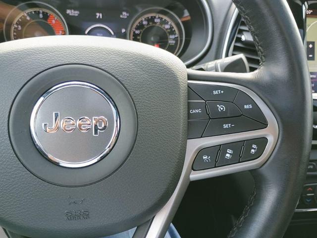 Photo of 2021 Bright White Clearcoat Jeep Cherokee