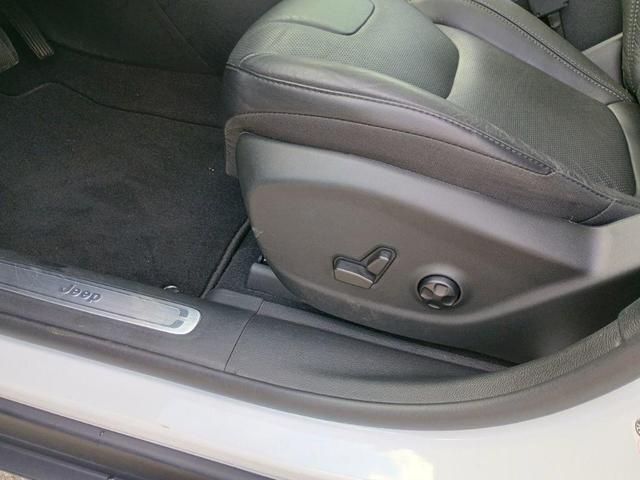 Photo of 2021 Bright White Clearcoat Jeep Cherokee