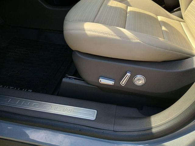 Photo of 2024 Gray Metallic Lincoln Nautilus